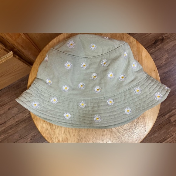 Sunflower hat - Picture 1 of 3